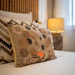 #094 Modern Flats & Great Location *